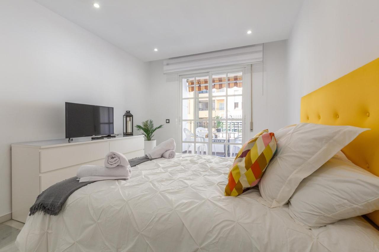 Apartamento La Victoria Apartment Малага Екстериор снимка