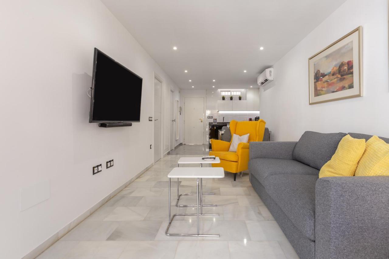 Apartamento La Victoria Apartment Малага Екстериор снимка