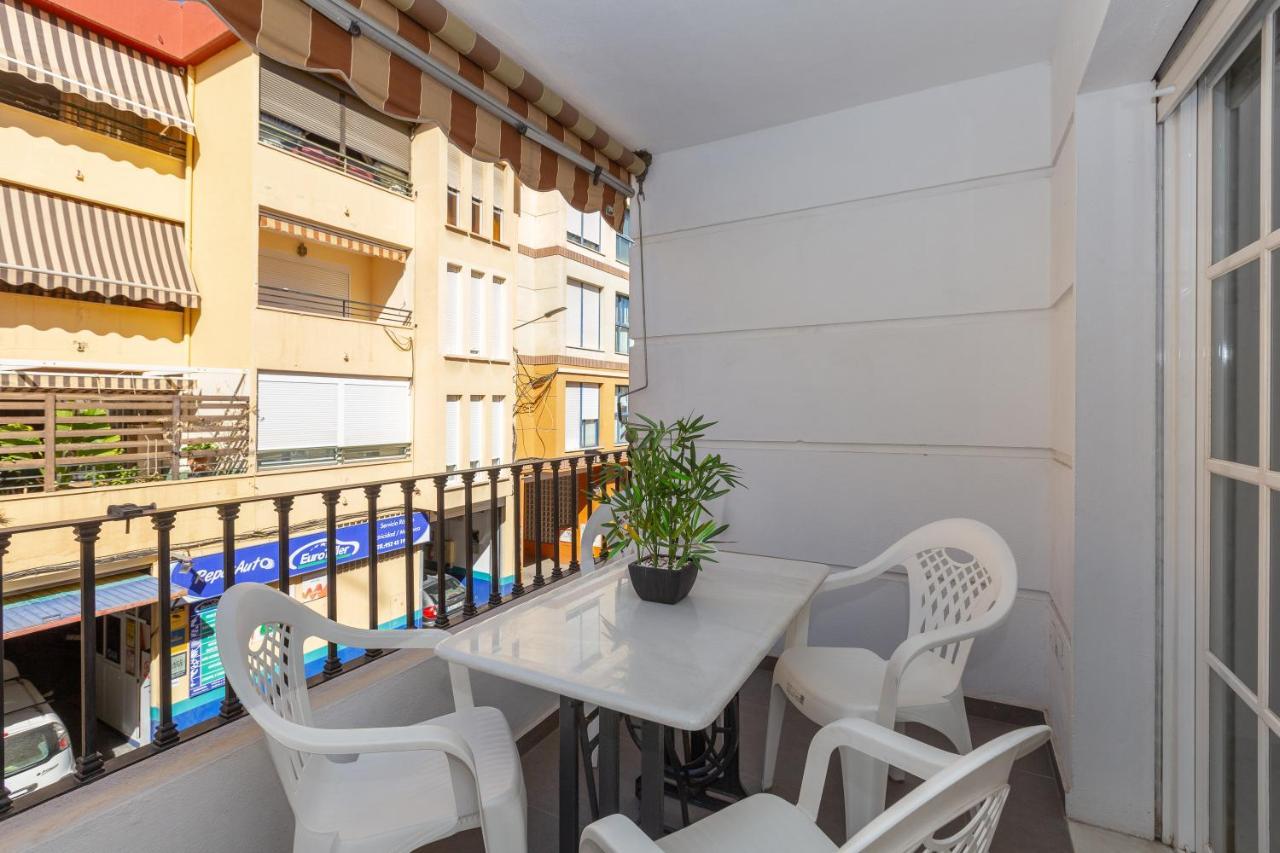 Apartamento La Victoria Apartment Малага Екстериор снимка