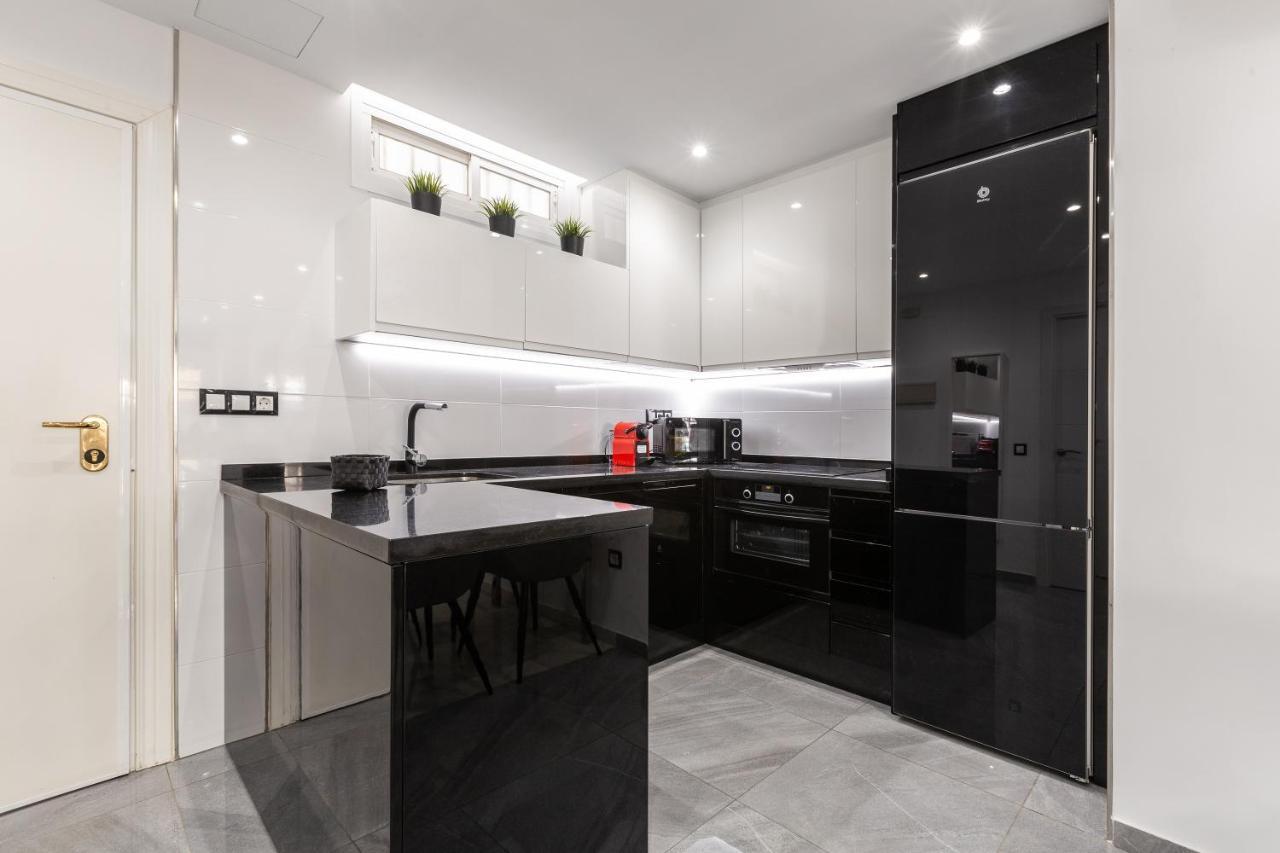 Apartamento La Victoria Apartment Малага Екстериор снимка