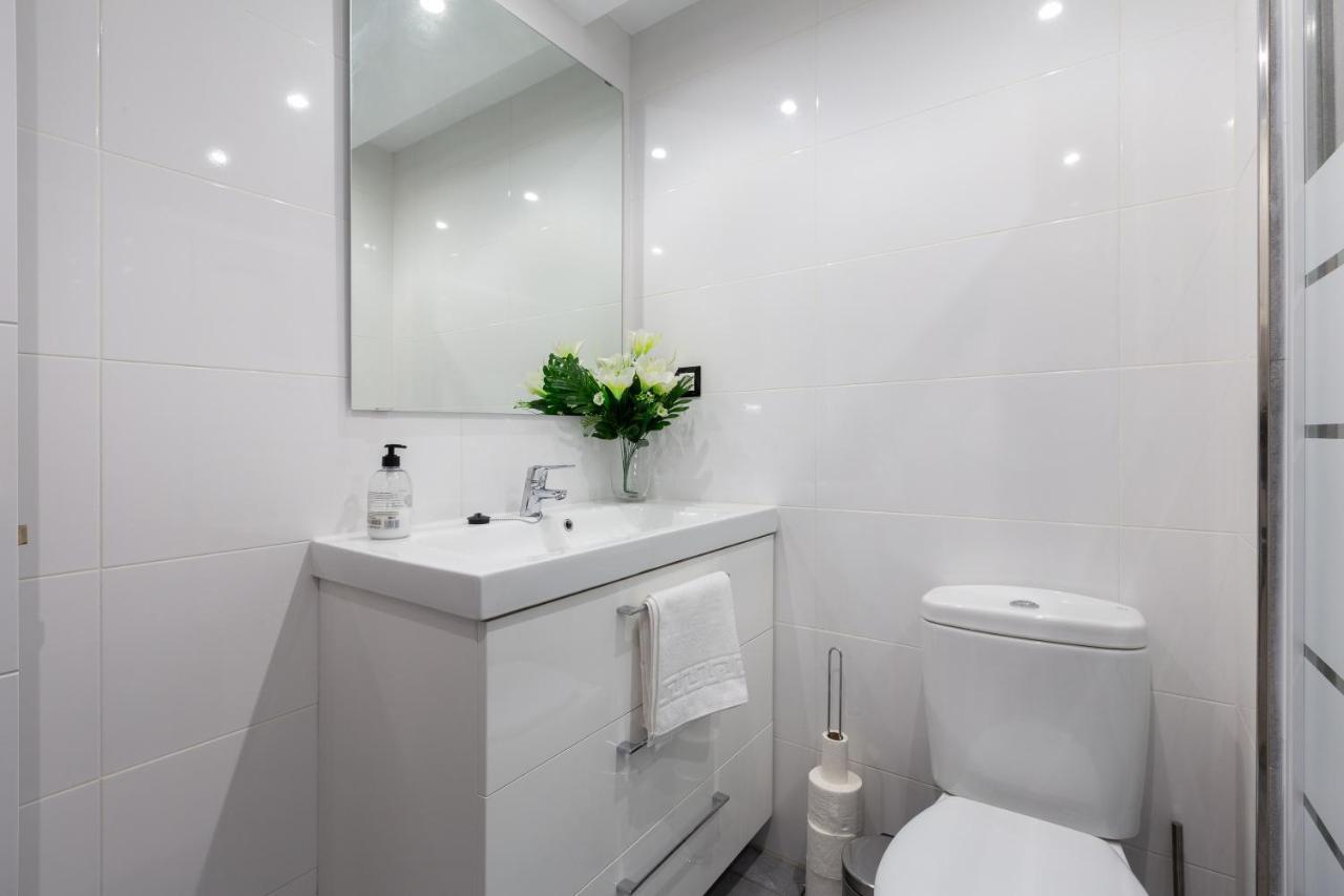 Apartamento La Victoria Apartment Малага Екстериор снимка