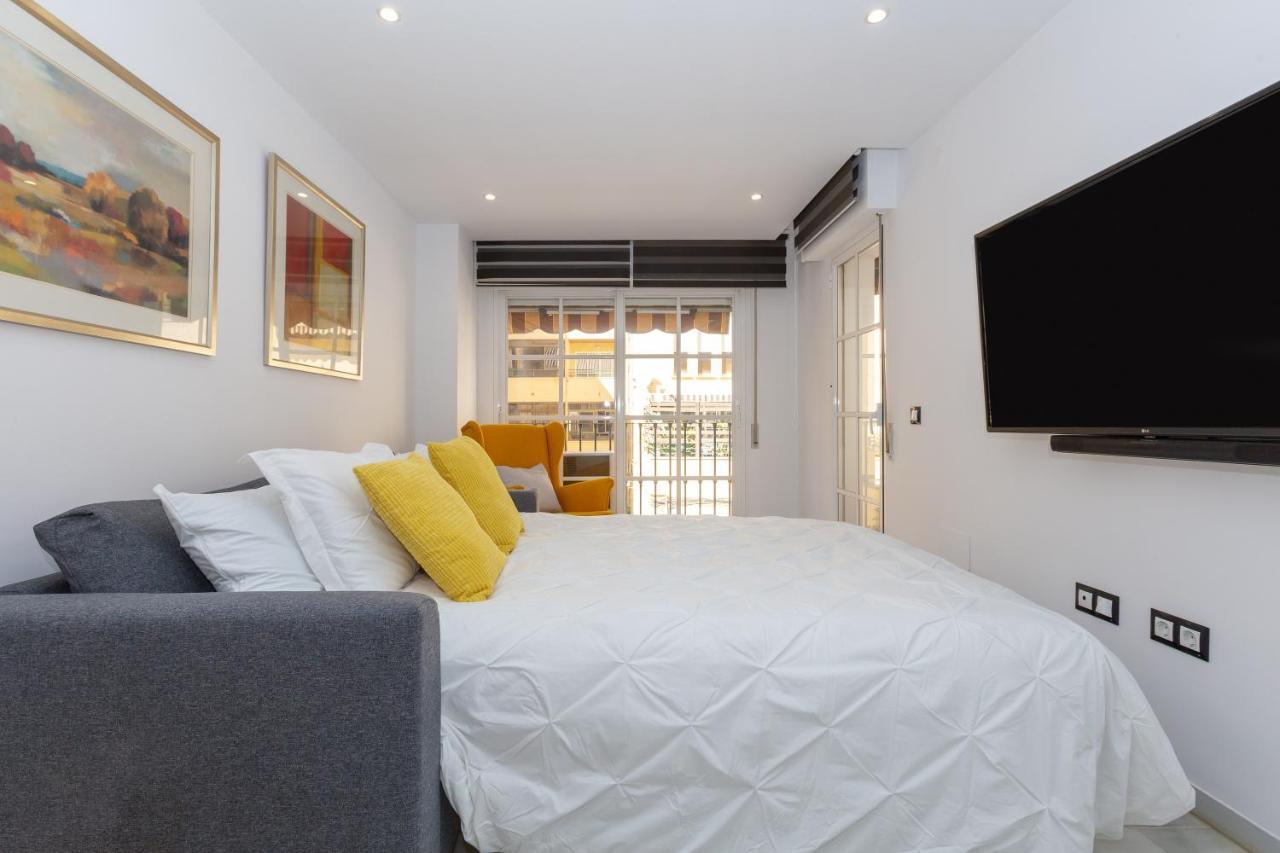 Apartamento La Victoria Apartment Малага Екстериор снимка