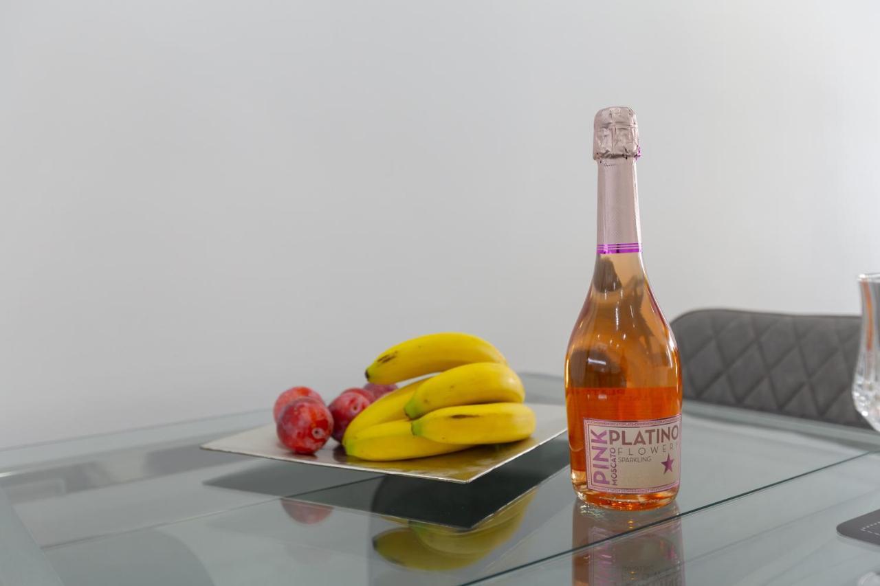 Apartamento La Victoria Apartment Малага Екстериор снимка