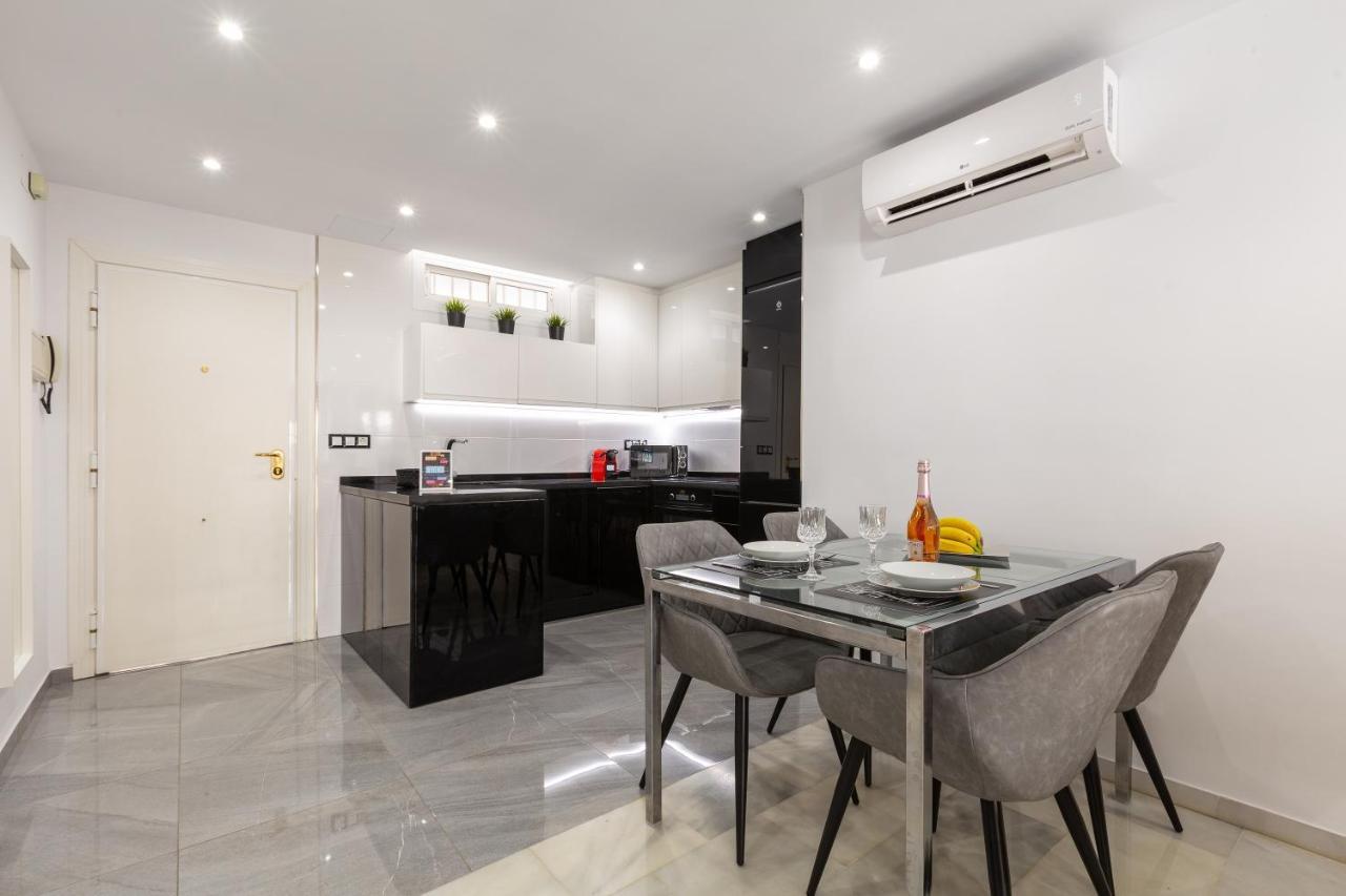 Apartamento La Victoria Apartment Малага Екстериор снимка